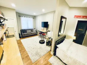 Easy In, Easy Out - Eclectic studio for two! - Image 2