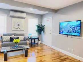 Varsity One w/2BRs, 1 bath, 4-5 guests - Image 2