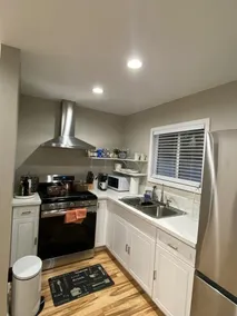 40% OFF! Newly Remodeled 1 BR / 2 Bed Home! - Image 3