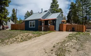 Cozy 1 BR/1BA W Fenced in Backyard - Image 3