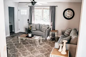 Beautifully Remodeled Apartment in Historic Area. - Image 4
