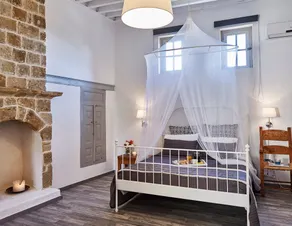 The Old Town House - Image 4
