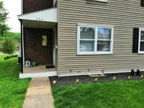 Cozy, comfortable, and 2 minutes from downtown - Image 2