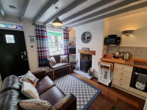 Cosy two-bed cottage. Sleeps 4. Pets welcome. - Image 3