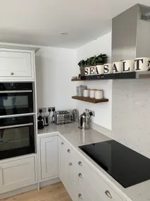 Modern 4 bed Beach House - 4 minutes walk to beach - Image 4