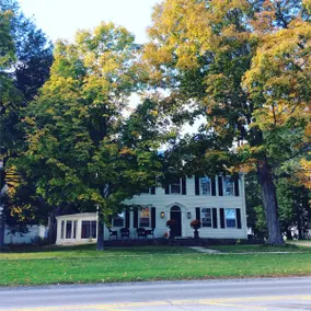 Miner Cottage-Historic Antique Home just steps from the Equinox Resort - Image 2