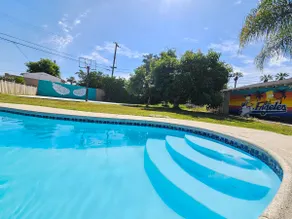 Full House with Pool ＆ Basketball Court in LA - Image 3