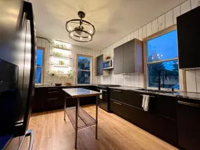Victorian charm 2Bed in the Armory District - Image 5