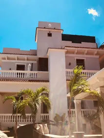 Luxury Villa W Miramar - Image 2