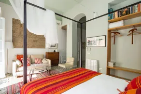 Rodrigo Triana 3. Duplex com 2 quartos, 2 casas de banho, pátio e terraço comum - Image 5