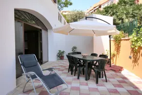 Apartment with garden sleeps 4+1 - Image 2
