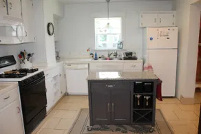 Stewartville Charmer 4/2 by Park, 8 min to airport - Image 3