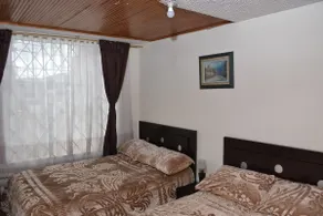 Zue y Chia Hostal Full House - Image 2