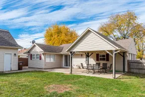 Centrally Located * Bike Trails* Garage Parking - Image 4