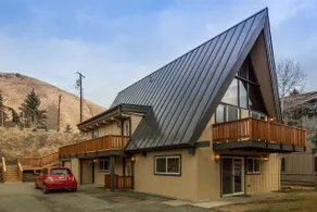 Bara ombyggda A-frame Hus Warm Springs med en italiensk touch. - Image 4