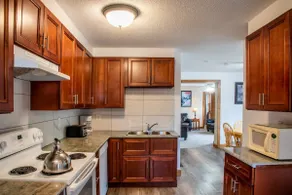 4-Bdrm Apt · Walk to Village · Private Beach - Image 3