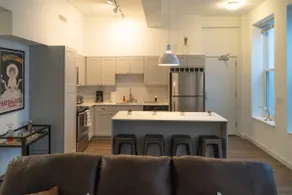 2 Bedroom condo w/ king beds/Free parking/downtown - Image 4