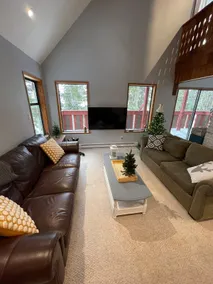 Cheerful 3 Bedroom Chalet with Fireplace - Image 5