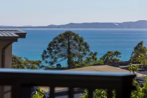 Noosa Luxury, mins to beach. Ocean and bush views. - Image 3