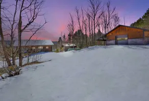 Beautiful log home + XL Bunkie by Weslemkoon Lake - Image 2