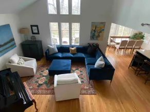 Spacious Modern Retreat, minutes from Downtown - Image 4