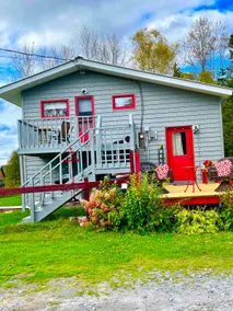 Cozy rustic cottage, with lake views on 6 acres - Image 3