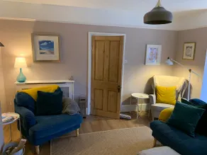 A minute from the sea, dog friendly with parking! - Image 3
