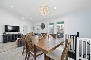 Beach bungalow with stunning ocean views and huge deck just steps away from the beach - Image 4