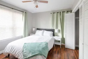 Sage Cottage: Cozy & Serene/ Sleeps 6 / Huge Yard! - Image 3