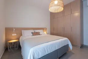 Sea and City Luxurious Apartment - Image 3