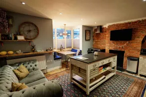 Boutique New Forest Stay | 2Bed, Terrace & Parking - Image 2