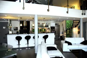 Superb air-conditioned single-story house near the lake - Image 3