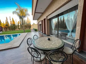 Modern villa with pool - Image 3