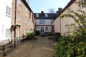 Whole flat in Historic Building - Image 4
