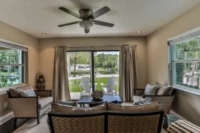 Stones Throw Riverhouse and Private Dock - Image 4