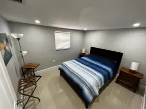 Comfy and clean 2 bedroom/1 bath apartment :-) - Image 4