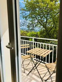 New holiday home with peaceful garden and sea view - Image 5