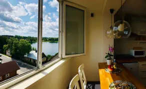 Cozy apartment with lake view - Image 2