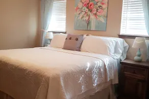 Roomy two Story, Cozy w/ private pool - Image 4