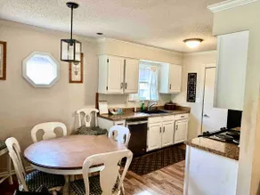 Beautiful Home! Perfect for Family or Work - Image 2