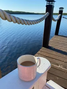 Cozy Lakeside Cottage - Image 4