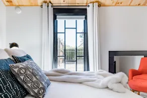 Socozyluxe Cottage in Uptown / Oak Lawn - Image 3