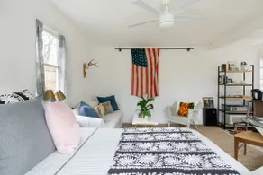 Cozy East Nashville Cottage with Relaxed Southern Style - Image 3