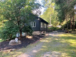 Rancher exceptionnel avec 4 chambres et 3 salles de bains avec accès au lac - Image 2