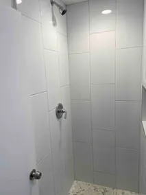 Private guest house with full kitchen & bathroom. - Image 5