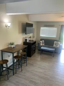 Quiet downstairs studio w/oceanview, pet friendly - Image 5