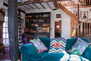 Charming Tudor riverside house - Image 5