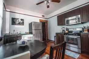 2 BR 1 BA Apartment off Oak Street - Image 4