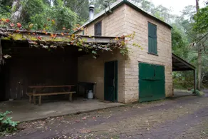 Self-contained Mud Brick Cottage in the bush - Image 2