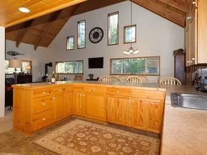 Excepional spacious lodge 5 min frm Roslyn slps 12, huge loft, WIFI, Hot Tub, - Image 5